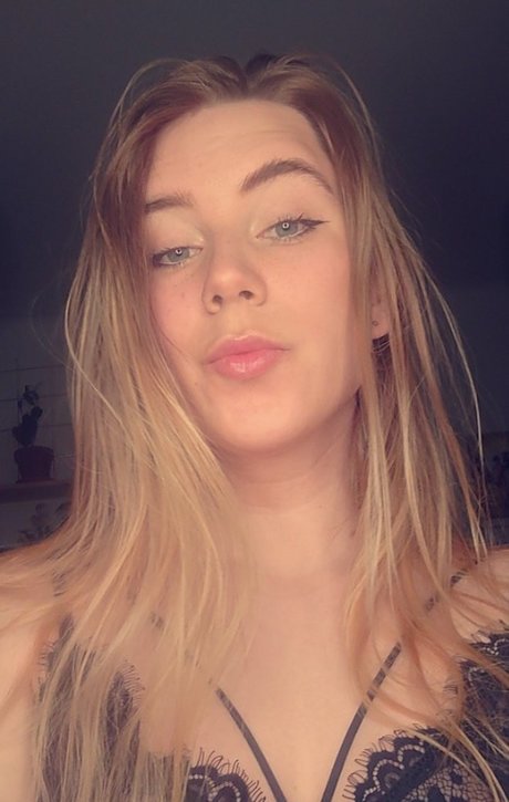 Naakte gelekte OnlyFans-foto van Qtee Foxx