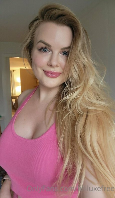 Naakte gelekte OnlyFans-foto van Lilliluxefree