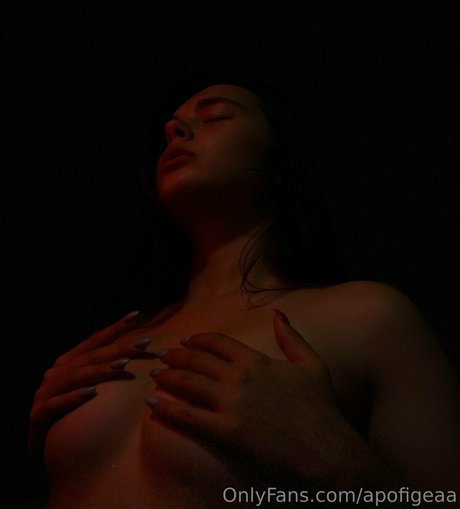 Naakte gelekte OnlyFans-foto van Apofigeaa