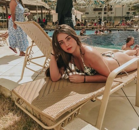 Naakte gelekte OnlyFans-foto van Gabi Amaral