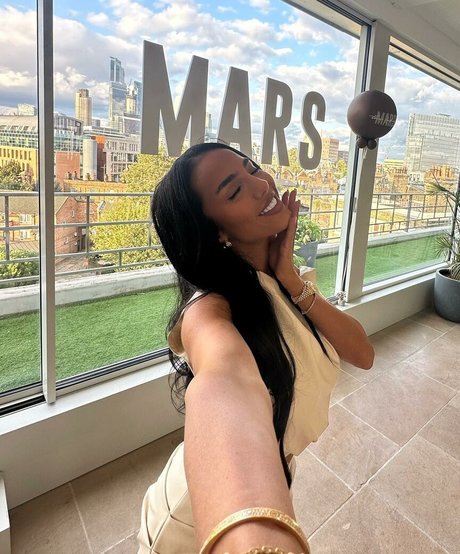 Naakte gelekte OnlyFans-foto van Arianna Ajtar