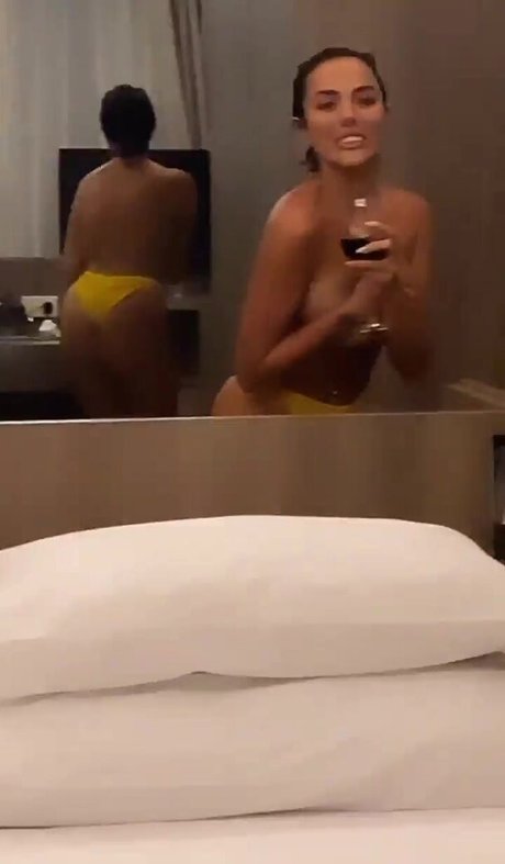 Naakte gelekte OnlyFans-foto van Arianna Ajtar
