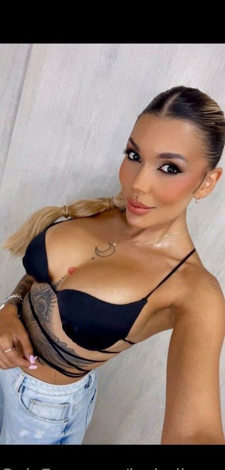 Naakte gelekte OnlyFans-foto van Isabellanourie