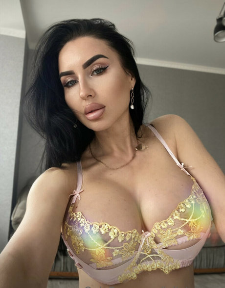 Naakte gelekte OnlyFans-foto van Julietamur