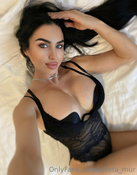 Naakte gelekte OnlyFans-foto van Julietamur