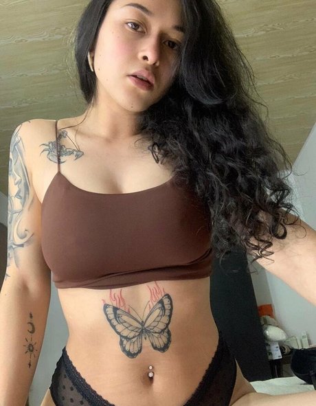 Naakte gelekte OnlyFans-foto van Aribunnyyyy