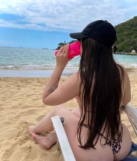 Naakte gelekte OnlyFans-foto van Larissa Peyerle