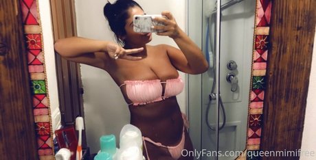 Naakte gelekte OnlyFans-foto van Queenmimifree