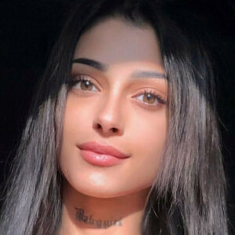 Naakte gelekte OnlyFans-foto van Lunababa