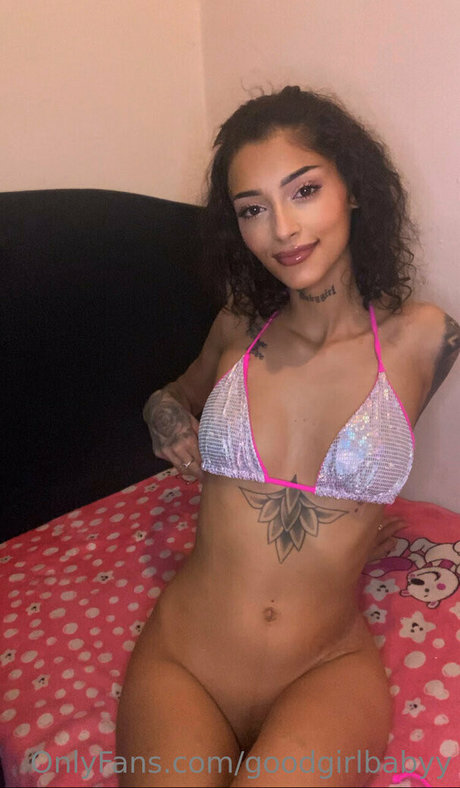 Naakte gelekte OnlyFans-foto van Lunababa