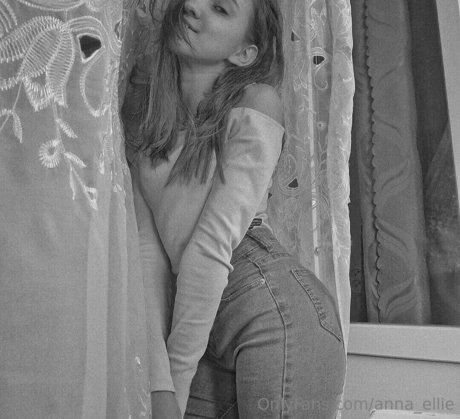 Naakte gelekte OnlyFans-foto van Annaellie