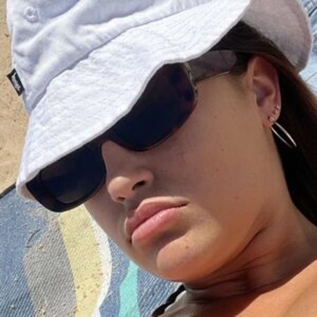 Naakte gelekte OnlyFans-foto van Sumabellhouse