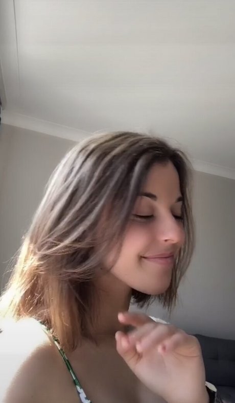 Naakte gelekte OnlyFans-foto van Ellenofficial