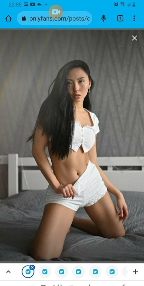 Naakte gelekte OnlyFans-foto van Petiteeprincessfree