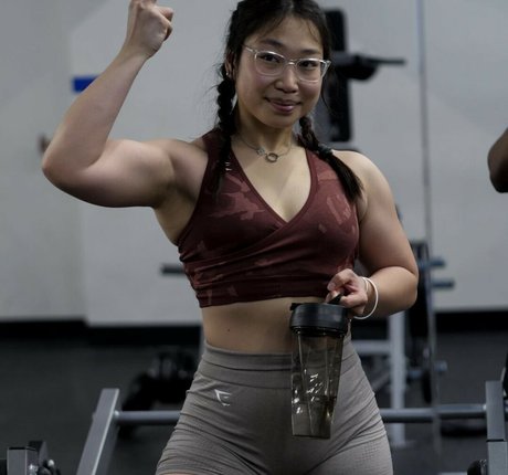 Naakte gelekte OnlyFans-foto van Renee Do