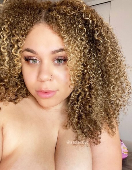 Naakte gelekte OnlyFans-foto van Sadiebbyc