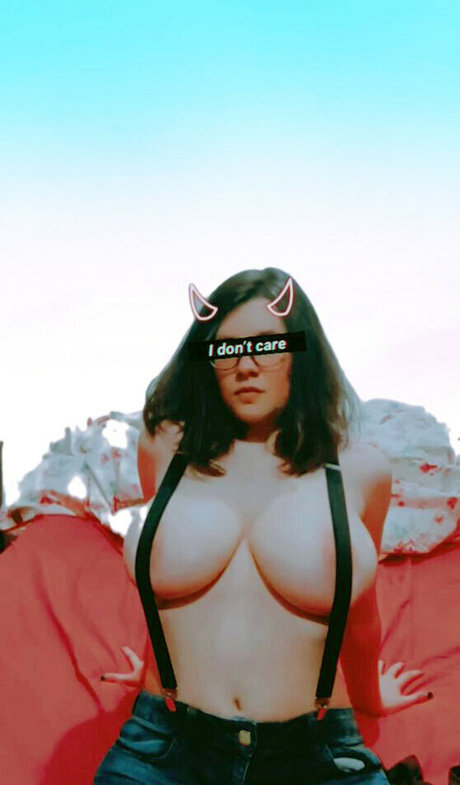 Naakte gelekte OnlyFans-foto van Abeia Mel