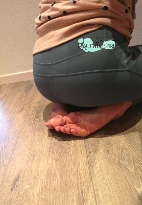 Naakte gelekte OnlyFans-foto van Secretfeetbeauty