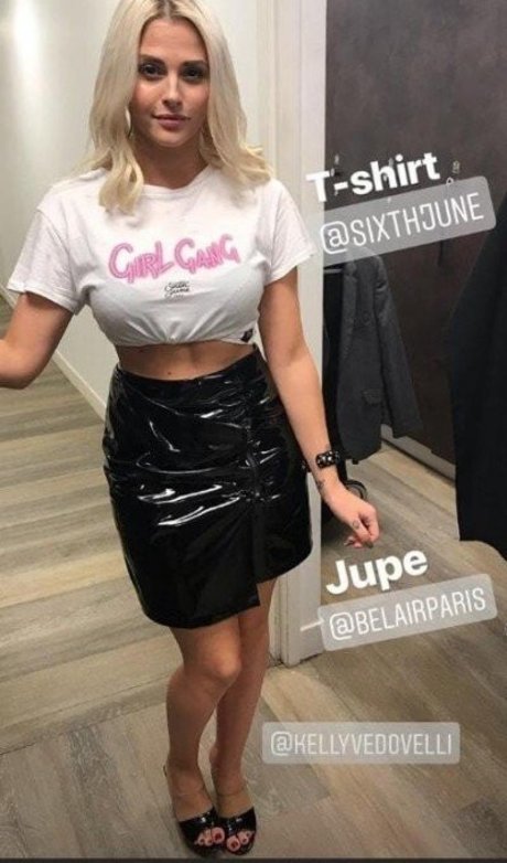 Naakte gelekte OnlyFans-foto van Kelly Vedovelli