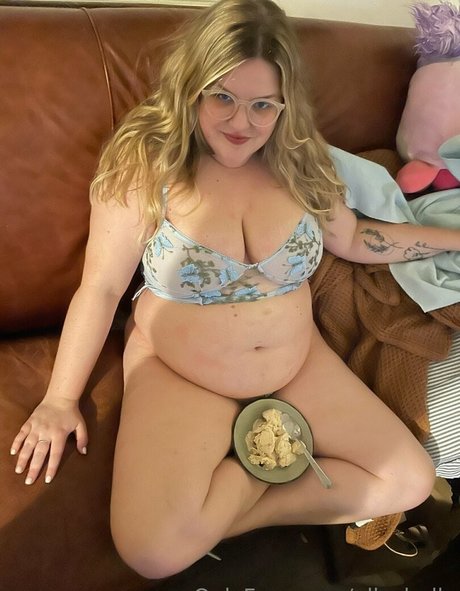 Naakte gelekte OnlyFans-foto van Ellesbelly