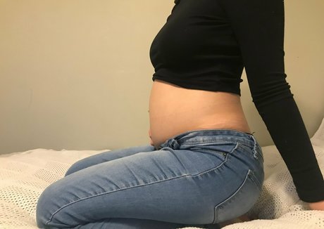 Asianbellygirl