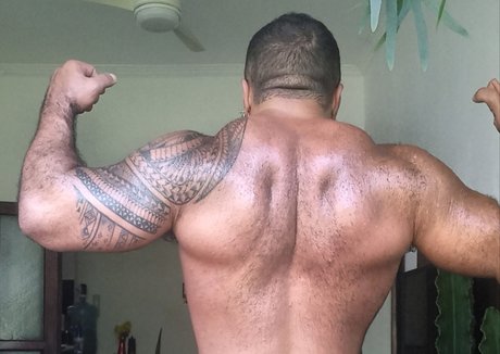 Naakte gelekte OnlyFans-foto van Musclebearbrazil