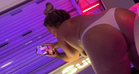 Naakte gelekte OnlyFans-foto van Mercedes