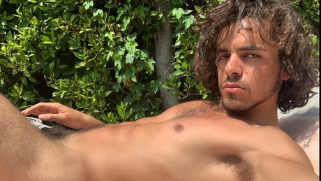 Naakte gelekte OnlyFans-foto van Geo