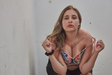 Naakte gelekte OnlyFans-foto van Genesis