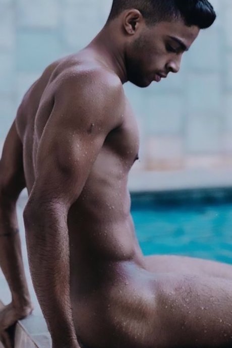 Naakte gelekte OnlyFans-foto van Edmundo Tito