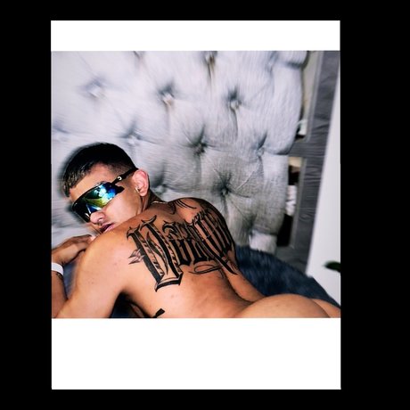 Naakte gelekte OnlyFans-foto van Dylan Lpez