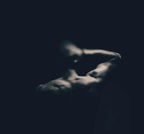 Naakte gelekte OnlyFans-foto van Dzanjin