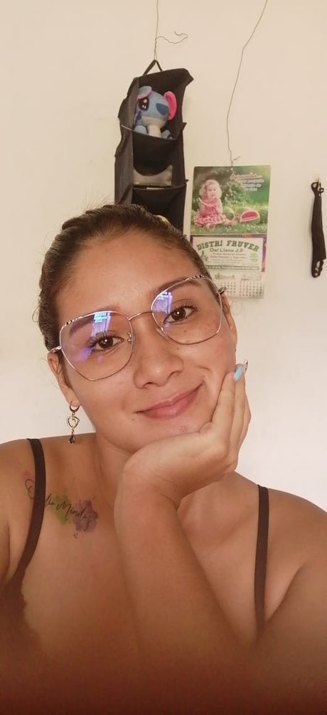 Naakte gelekte OnlyFans-foto van Danielita