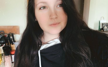 Naakte gelekte OnlyFans-foto van Ethaynia