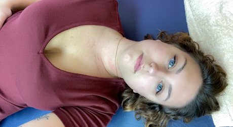 Naakte gelekte OnlyFans-foto van Erin