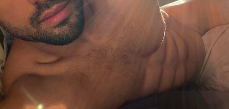 Naakte gelekte OnlyFans-foto van Dan