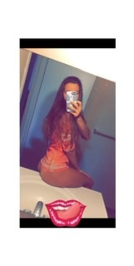 Naakte gelekte OnlyFans-foto van Summer 