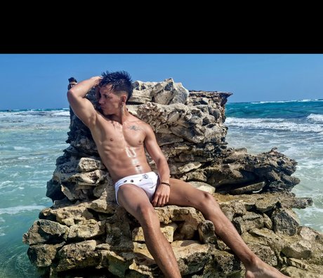 Naakte gelekte OnlyFans-foto van Edd Guerrero