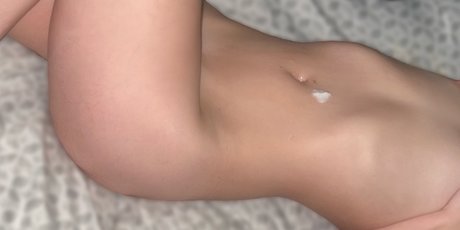 Naakte gelekte OnlyFans-foto van Princess Lilly Free