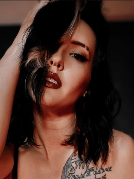 Naakte gelekte OnlyFans-foto van Ms Juli Rae