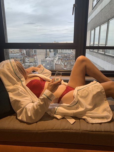 Naakte gelekte OnlyFans-foto van Mystery Blondie