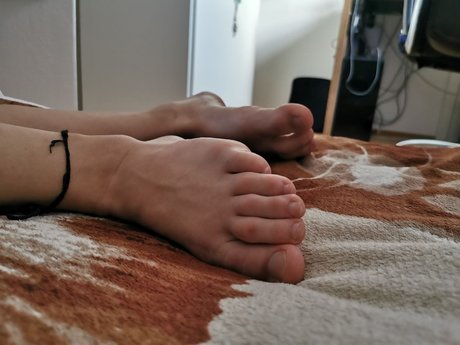 Naakte gelekte OnlyFans-foto van Mymuskyboyfeet