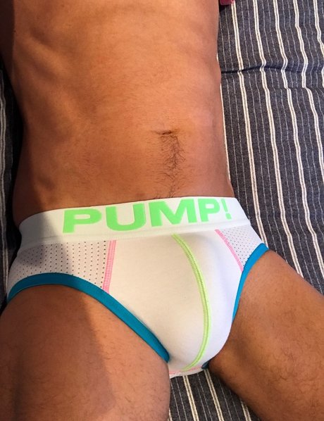 Naakte gelekte OnlyFans-foto van Mykonosboy