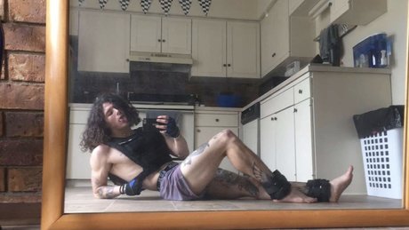 Naakte gelekte OnlyFans-foto van Gabriel The Darkangel