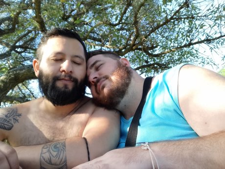 Naakte gelekte OnlyFans-foto van Cristian Y Cristian
