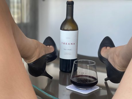 Naakte gelekte OnlyFans-foto van Goodgirlinabadway