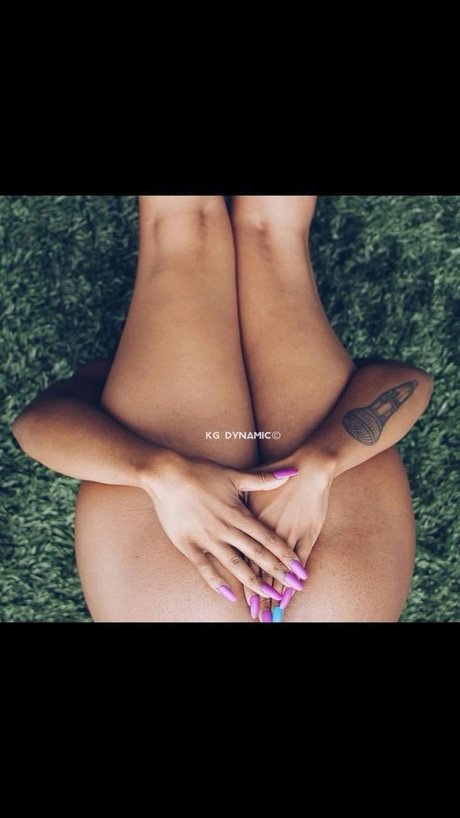 Naakte gelekte OnlyFans-foto van Treasure