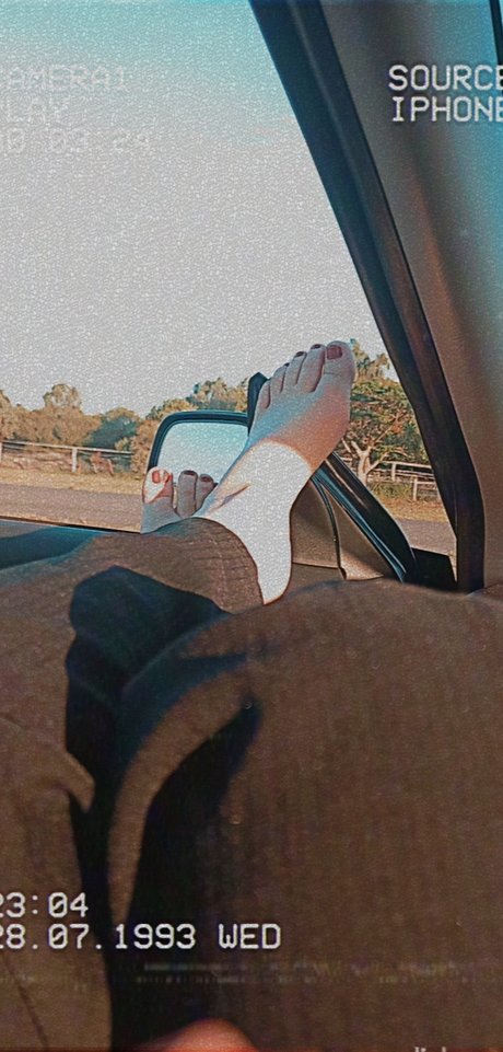 Naakte gelekte OnlyFans-foto van Katies Feet 4 You