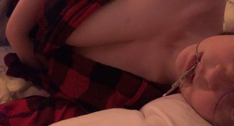 Naakte gelekte OnlyFans-foto van Ellie D