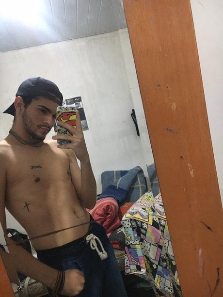 Naakte gelekte OnlyFans-foto van Gabriel